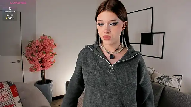 Glowia online show from April 2026 07:11:02 AM