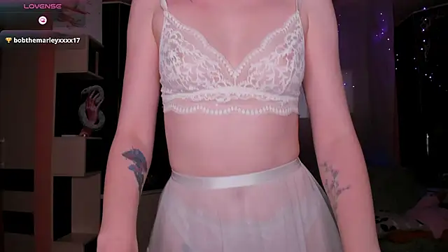 Luna Reid online show from May 2026 04:23:01 AM