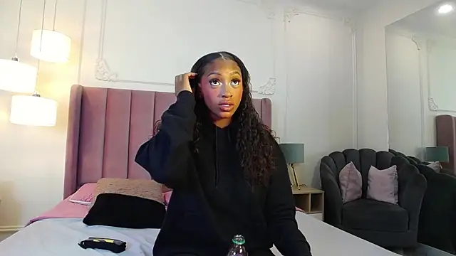 LiaTrainor online show from April 2026 12:28:01 PM