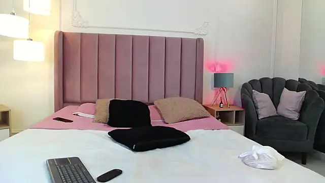 LiaTrainor online show from March 2026 01:04:01 AM