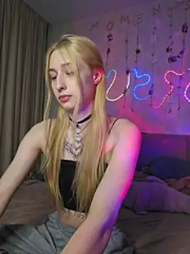 Snapshot of Emma_Willson chatting on June 2026 07:52:01 PM Emma Willson online show from June 2026 07:52:01 PM