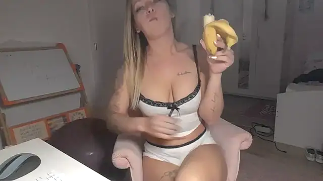 HiddenPearl online show from April 2026 08:35:01 PM