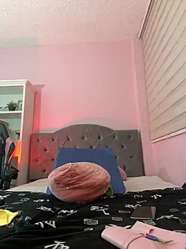 Franchezcaa  online show from April 2026 01:18:01 PM