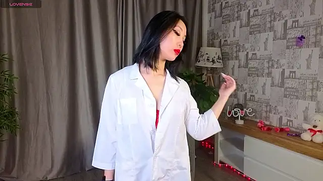 SuzySult online show from March 2026 03:35:01 PM