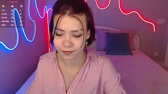 llittle-peachh online show from April 2026 07:59:02 PM