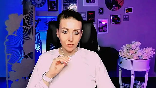 MonicaRiley online show from March 2026 04:00:01 PM