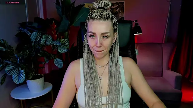 Snapshot of MonicaRiley chatting on June 2026 04:39:01 PM MonicaRiley online show from June 2026 04:39:01 PM