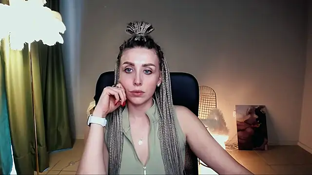 Snapshot of MonicaRiley chatting on May 2026 10:43:01 AM MonicaRiley online show from May 2026 10:43:01 AM