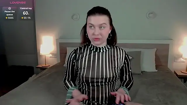 HermioneMoon online show from April 2026 12:45:01 PM