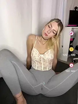 SoniaXOXO online show from May 2026 04:43:02 PM