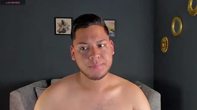 Snapshot of Akon_2XXX chatting on March 2026 01:02:02 AM Akon 2XXX online show from March 2026 01:02:02 AM