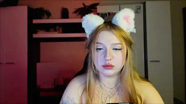 Snapshot of EllieQuttie chatting on March 2026 03:41:02 PM EllieQuttie online show from March 2026 03:41:02 PM