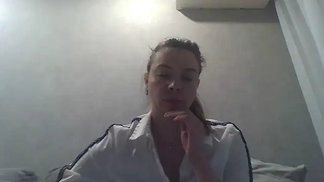 Luna2547 online show from March 2026 04:05:01 PM