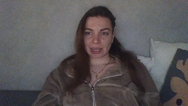 Luna2547 online show from April 2026 05:52:02 PM