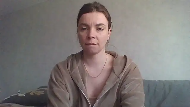 Luna2547 online show from April 2026 02:51:01 PM