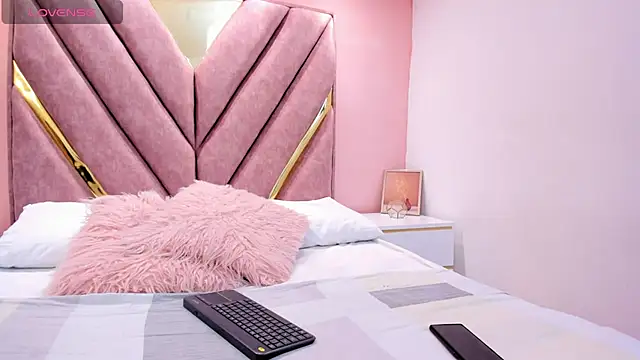 chloe larson online show from March 2026 11:44:01 AM