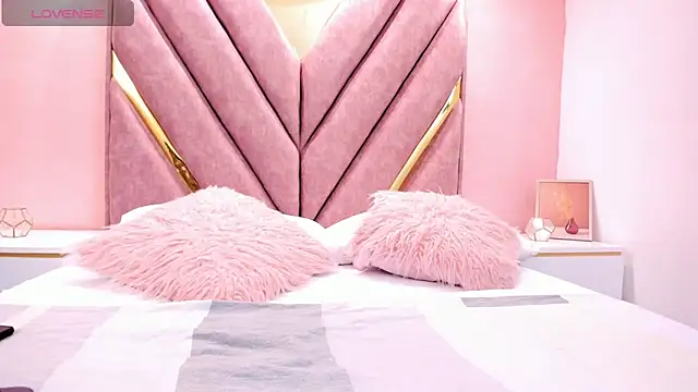 chloe larson online show from March 2026 11:37:02 AM