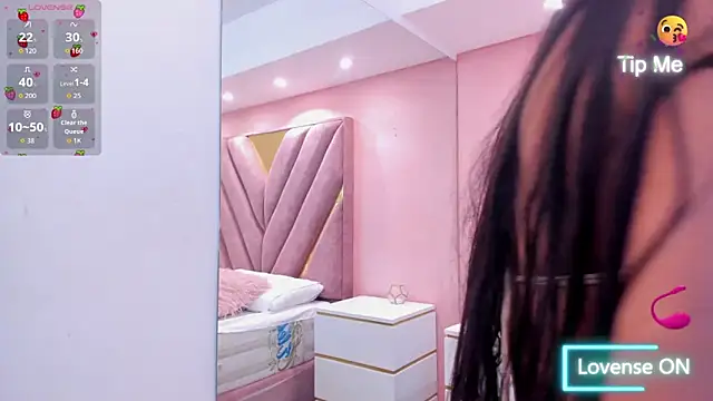 chloe larson online show from April 2026 12:39:01 PM