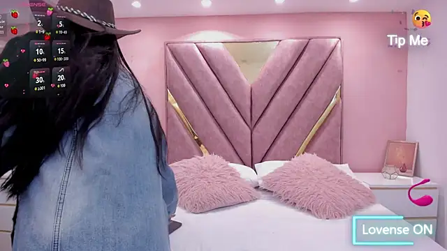 chloe larson online show from April 2026 11:17:01 AM