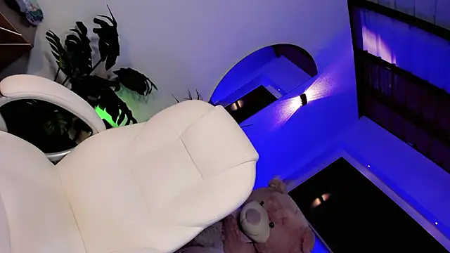 Valentiina Foxx online show from April 2026 11:13:01 AM