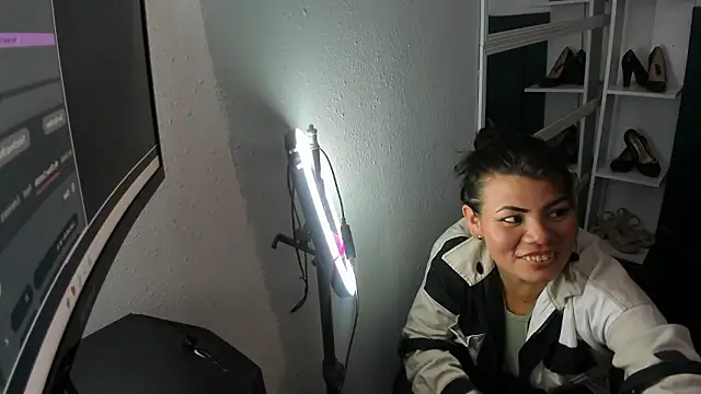 KiaraXMilf online show from March 2026 08:20:01 PM