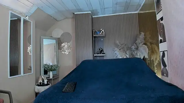 KiaraXMilf online show from April 2026 07:41:02 PM