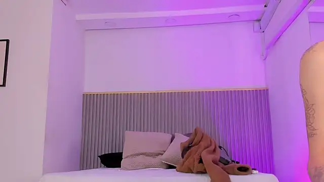 ashvalentine  online show from April 2026 07:38:02 PM