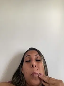 kifanyy online show from April 2026 03:51:02 PM