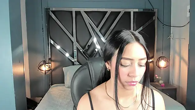 Esmeralda  18 online show from March 2026 07:28:01 PM