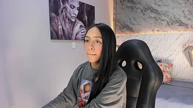 Esmeralda  18 online show from May 2026 07:52:01 PM