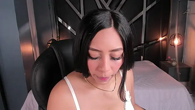 Esmeralda  18 online show from March 2026 07:40:02 PM