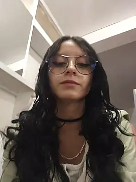 Naomimolie online show from March 2026 12:53:01 PM