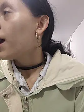 Naomimolie online show from April 2026 11:33:01 AM