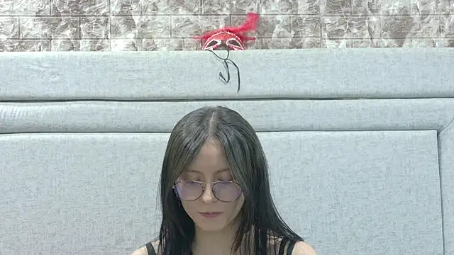 Naomimolie online show from June 2026 12:05:02 PM