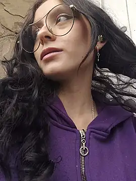 Naomimolie online show from May 2026 01:03:01 PM