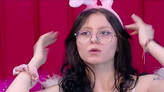 Naomimolie online show from June 2026 01:11:02 PM