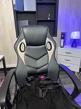 Cherry Charlottee online show from April 2026 07:32:01 PM