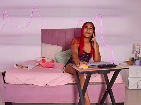 Peliroja lustrum online show from March 2026 03:27:01 PM