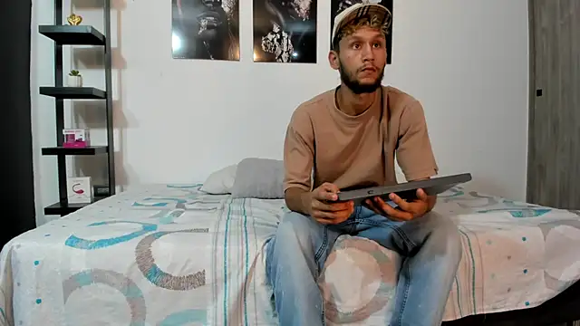 TedyX99 online show from April 2026 06:58:02 PM