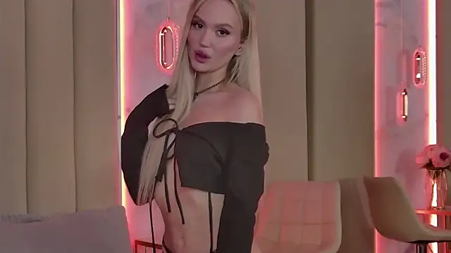 JuliaHotty  online show from April 2026 05:42:01 PM