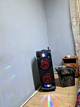 Minike75 online show from April 2026 06:10:01 PM
