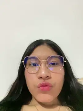 Snapshot of Isabella-Marin chatting on March 2026 10:28:02 PM Isabella-Marin online show from March 2026 10:28:02 PM