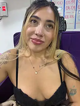 ManuelaVeeleez online show from June 2026 05:40:02 AM