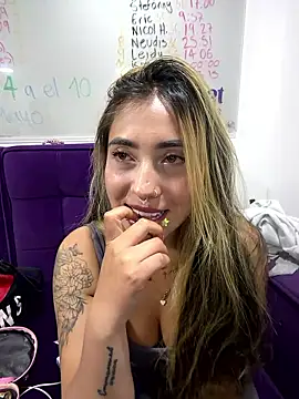 ManuelaVeeleez online show from May 2026 02:48:02 AM