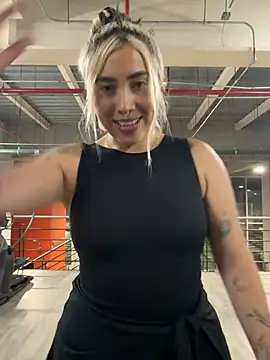Snapshot of ManuelaVeeleez chatting on July 2026 03:17:02 AM ManuelaVeeleez online show from July 2026 03:17:02 AM