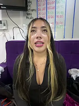 ManuelaVeeleez online show from May 2026 04:43:02 AM