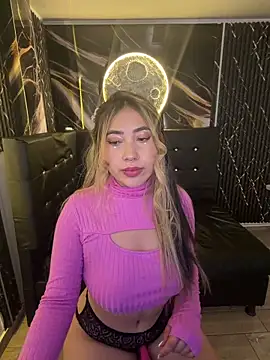 ManuelaVeeleez online show from April 2026 04:24:02 PM