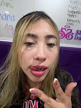 ManuelaVeeleez online show from April 2026 05:01:02 AM