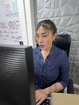 ManuelaVeeleez online show from April 2026 01:45:01 AM