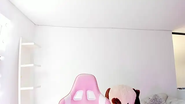 KoralCruz  online show from March 2026 04:10:01 PM